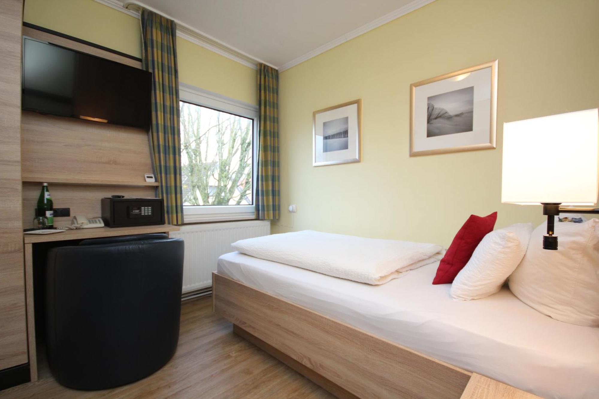 Hotel Morgensonne Garni Busum Exterior photo
