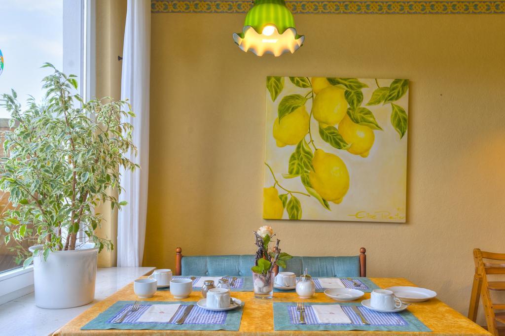 Hotel Morgensonne Garni Busum Exterior photo